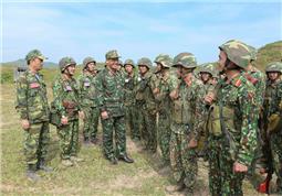 Phát huy truyền thống, xây dựng đơn vị vững mạnh toàn diện